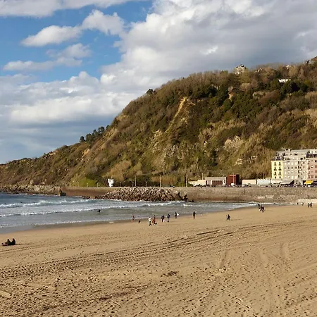 Always Easy I Zurriola